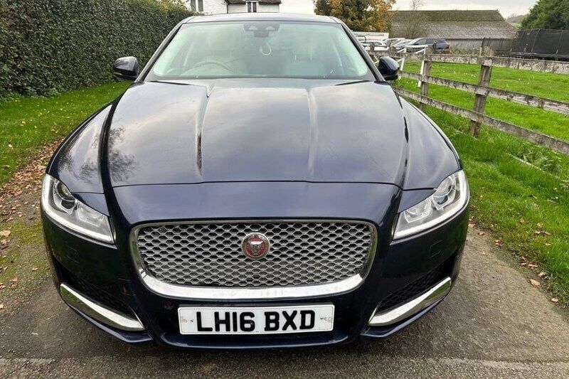 Used Jaguar XF Portfolio 180 HP (132 kW) 2016 Blue Sedan