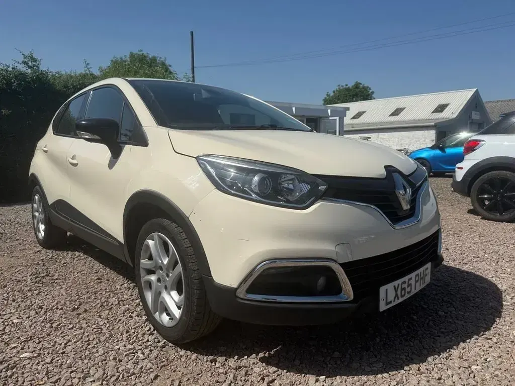 Used Renault Captur Dynamique 90 HP (66 kW) 2015 White SUV