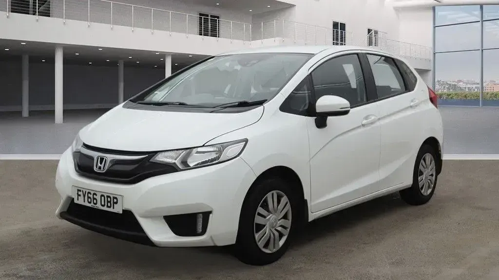 Used Honda Jazz S 101 HP (74 kW) 2016 White Hatchback