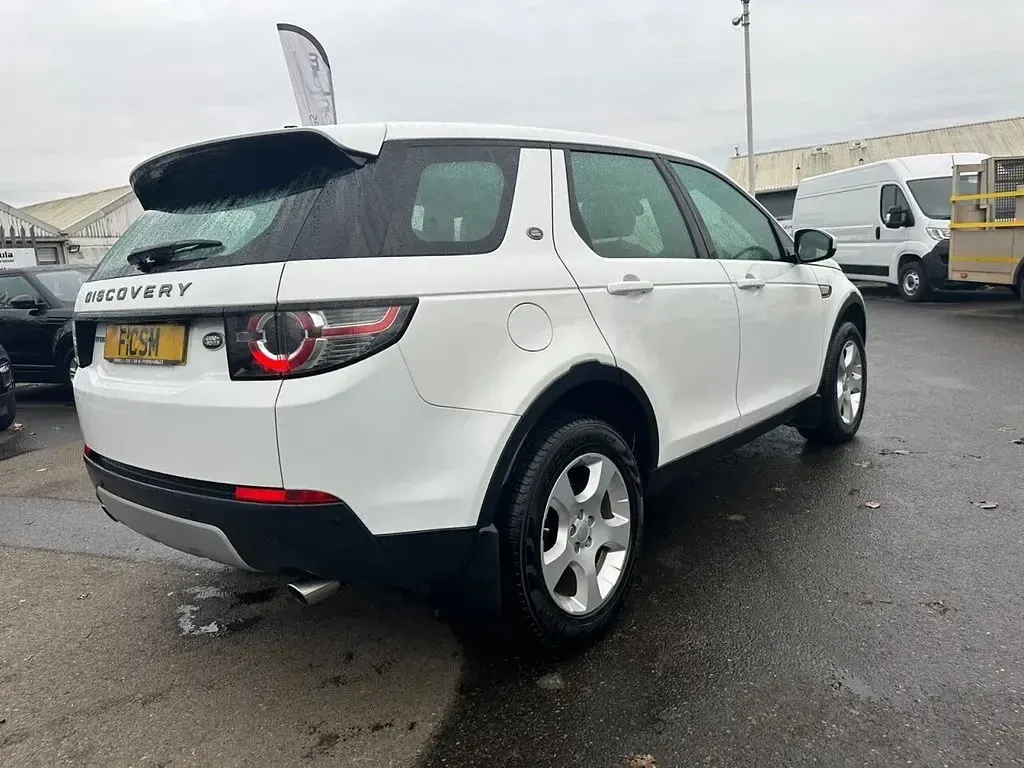 Used Land Rover Discovery Sport HSE 150 HP (110 kW) 2015 White SUV