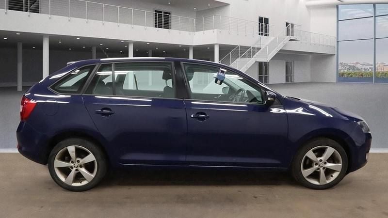 Used Skoda Rapid SE 90 HP (66 kW) 2016 Blue Hatchback
