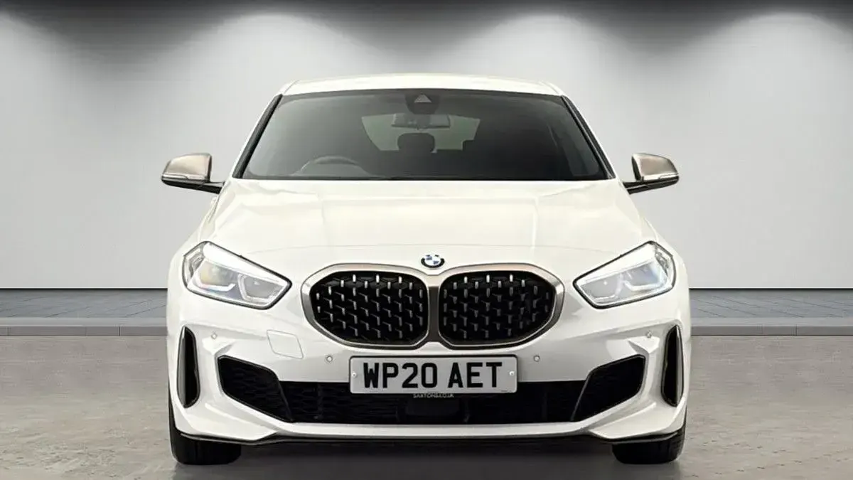 Używany BMW M135 Comfort Edition 306 KM (225 kW) 2020 Biały Hatchback