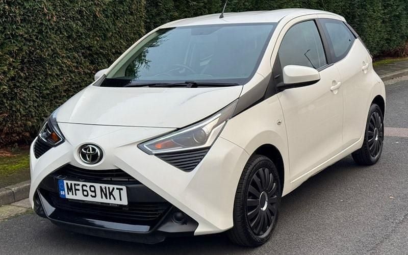 Used Toyota Aygo X-play 72 HP (52 kW) 2020 Hatchback