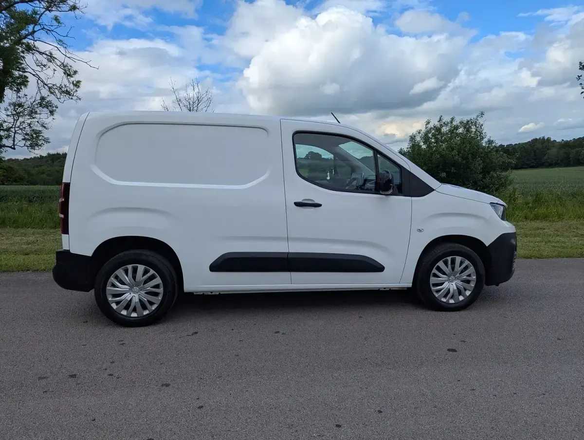 Used Peugeot Partner 2022 White MPV