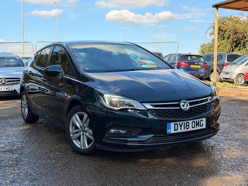 Green Used 2018 Vauxhall Astra Hatchback | £4,995 (Fair price) - Image 1/4