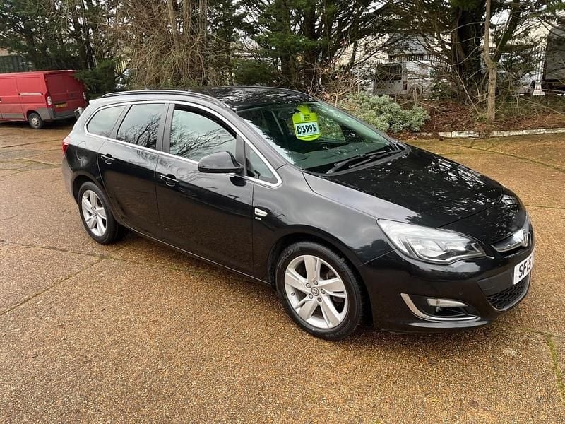 Black Used 2015 Vauxhall Astra SRi Estate | £3,995 (Super price) - Image 1/4
