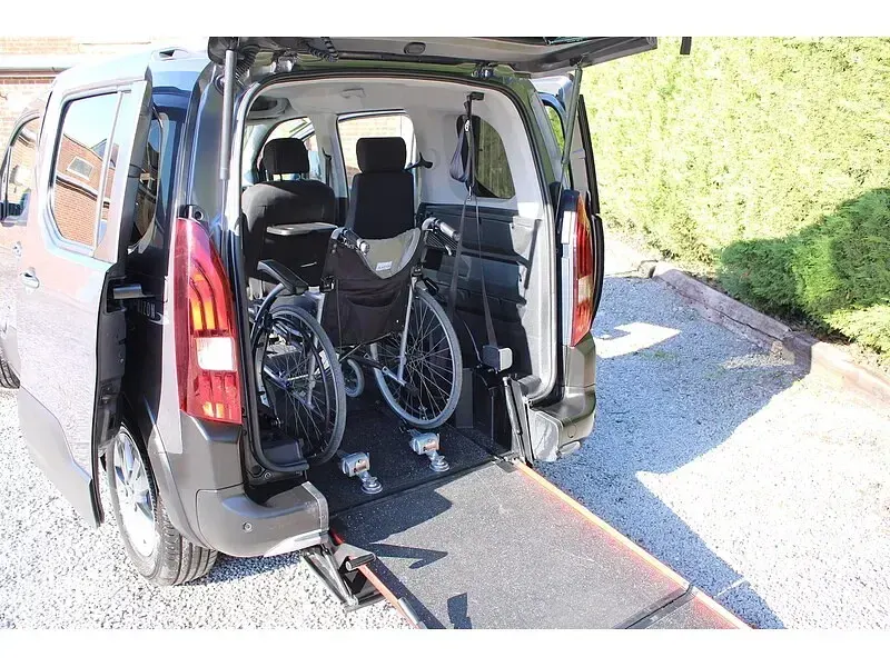 Used Peugeot Rifter Allure Premium 131 HP (96 kW) 2021 Grey MPV