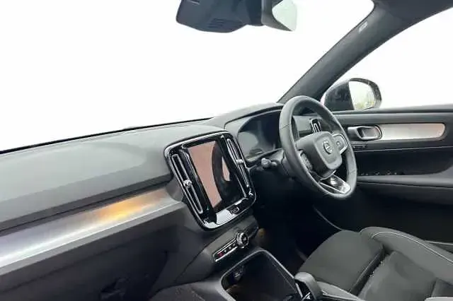 Used Volvo XC40 Plus 163 HP (119 kW) 2025 Onyx black SUV