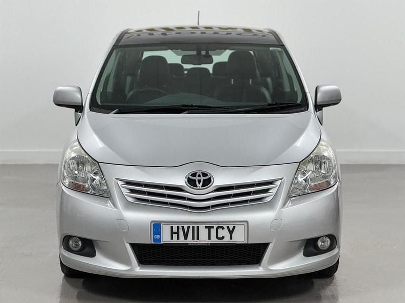 Used Toyota Verso 2011 Silver MPV