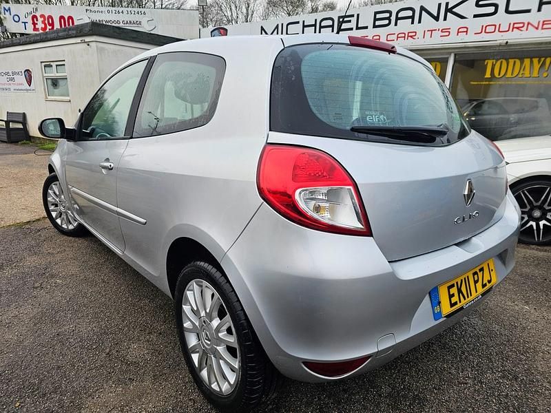 Used Renault Clio II Dynamique 75 HP (55 kW) 2011 Silver Hatchback