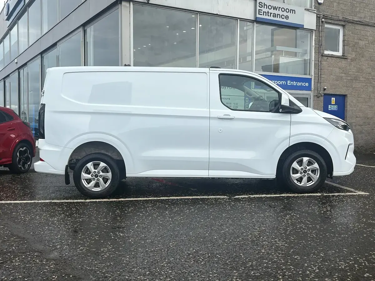 Used Ford Transit Custom Limited 136 HP (100 kW) 2025 White Van