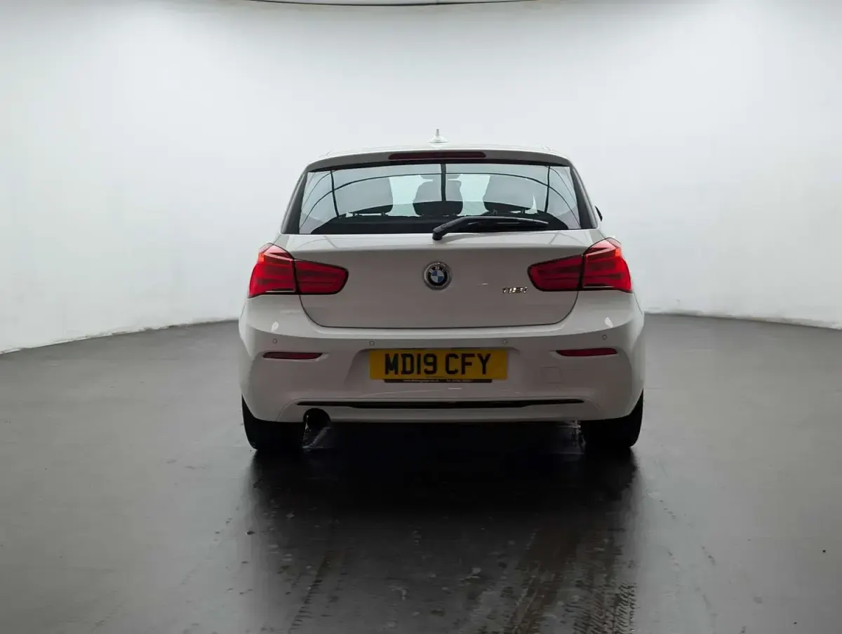 Used BMW 118 Sport Line 2019 White Hatchback