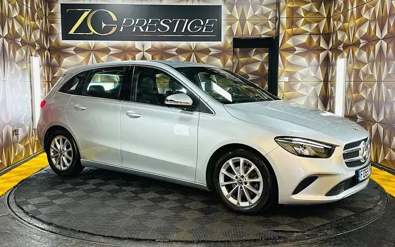 Usado Mercedes B180 136 HP (100 kW) 2022 Monovolume
