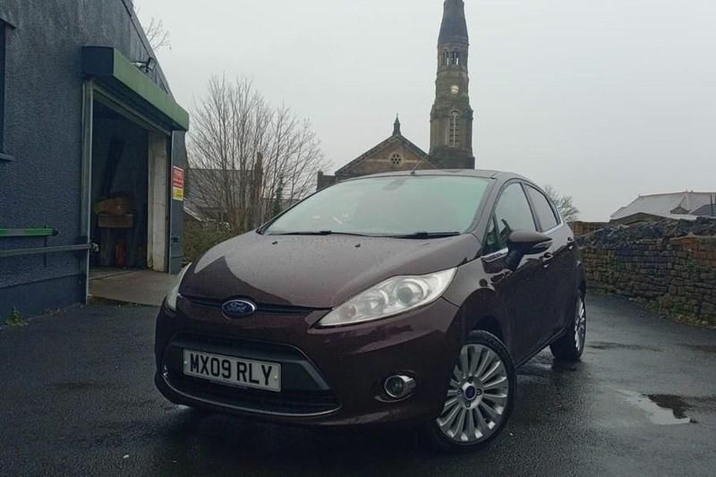 Used Ford Fiesta Titanium 96 HP (70 kW) 2009 Red Hatchback