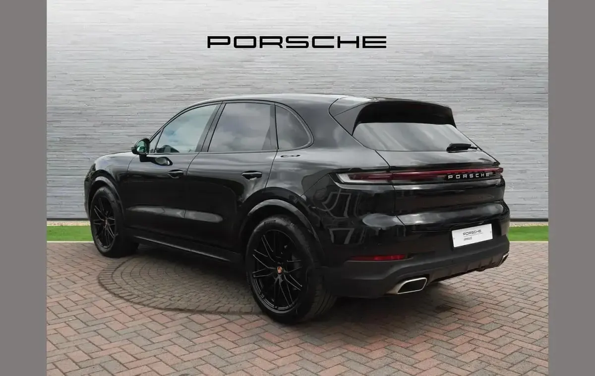 Used Porsche Cayenne 349 HP (256 kW) 2025 Black SUV