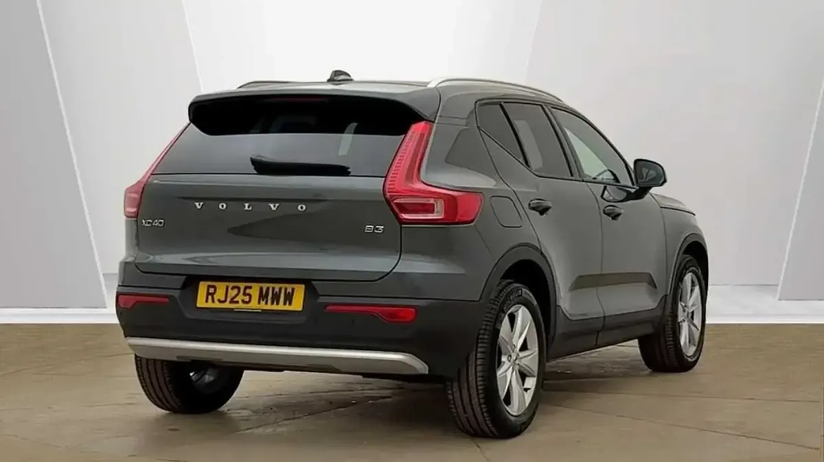 Usado Volvo XC40 Core 2025 Verde SUV