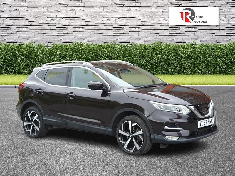 Black Used 2017 Nissan Qashqai Tekna SUV | £8,795 (Fair price) - Image 1/4