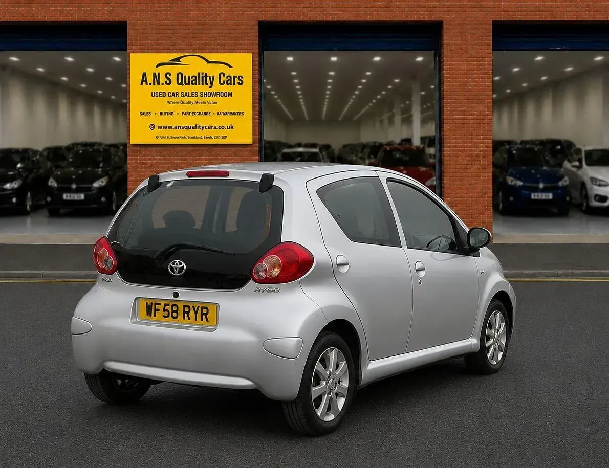 Used Toyota Aygo Platinum 67 HP (49 kW) 2008 Silver Hatchback