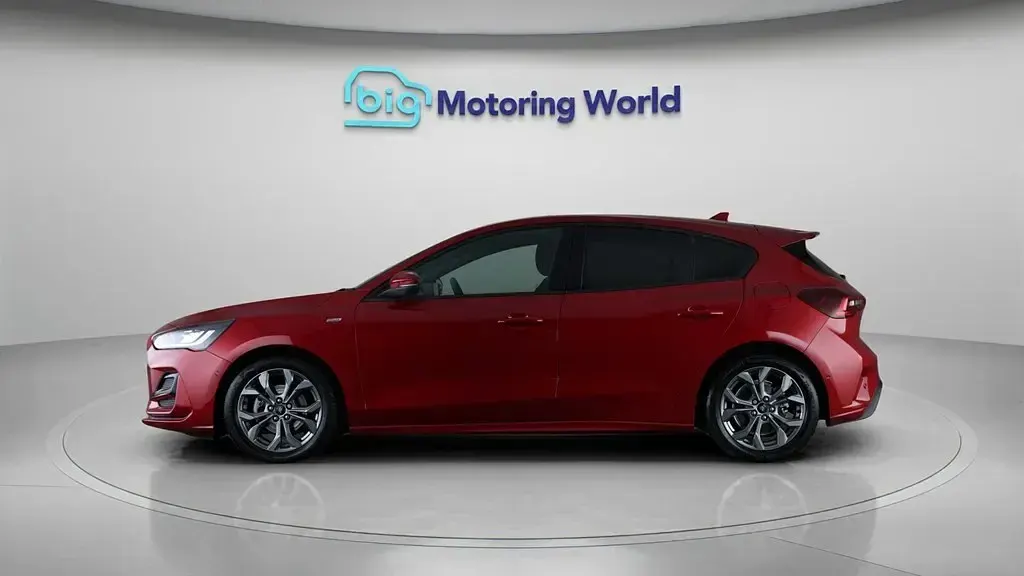 Usado Ford Focus ST-Line 125 CV (91 kW) 2023 Rojo Utilitario