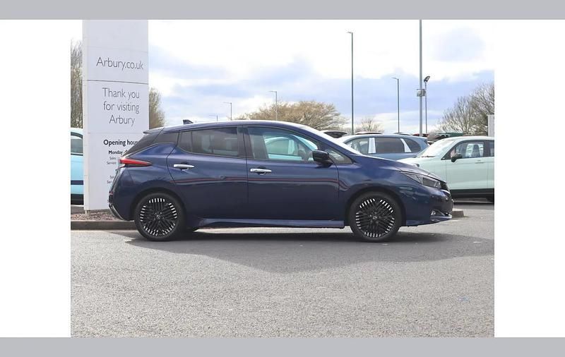 Used Nissan Leaf Tekna 108 kW (147 HP) 2023 Blue Hatchback