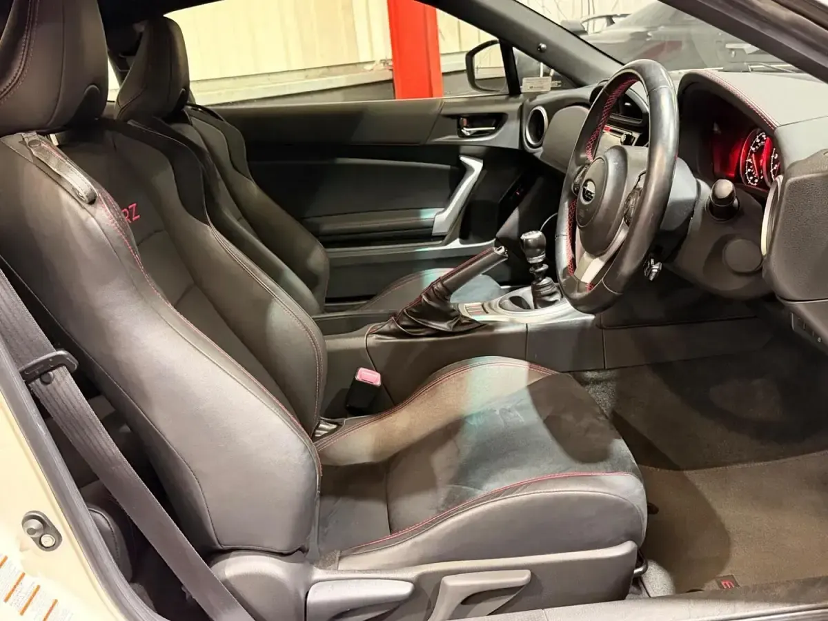 Used Subaru BRZ 2017 White Coupe