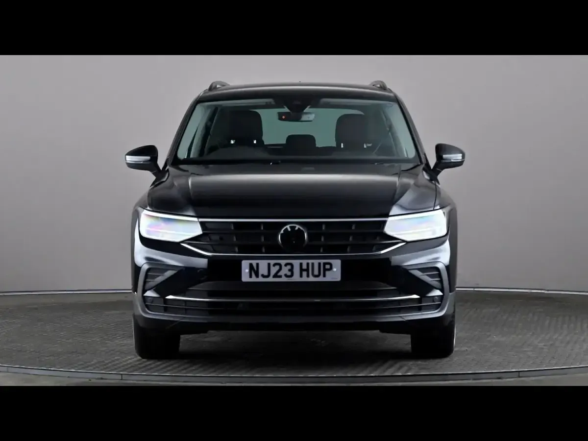 Used VW Tiguan Life 131 HP (96 kW) 2023 Black SUV