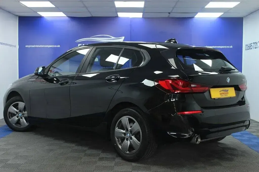 Used BMW 118 Comfort Edition 140 HP (102 kW) 2019 Black Hatchback