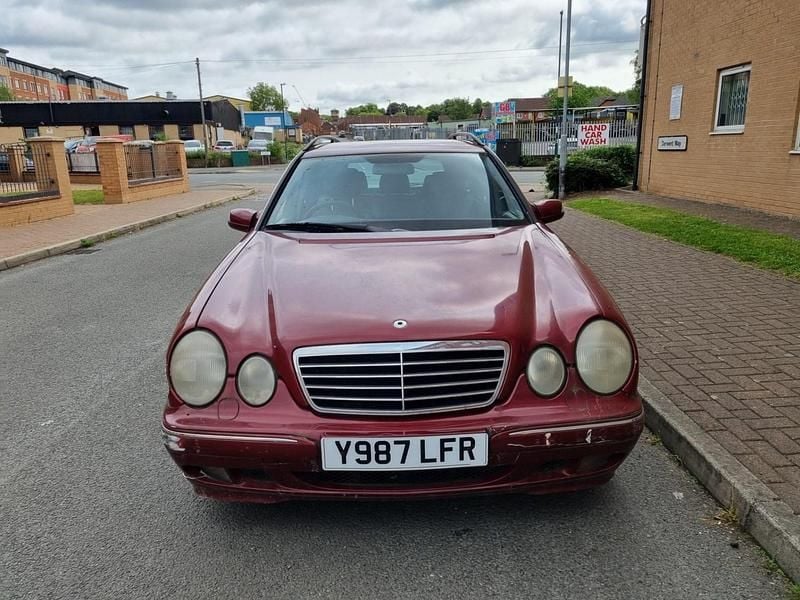 Used Mercedes E280 Avantgarde 2001 Red Estate