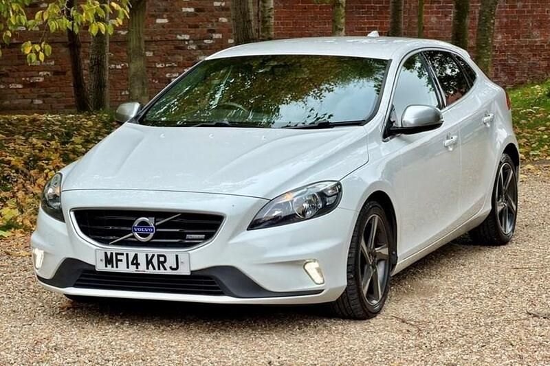 White Used 2014 Volvo V40 R-Design Estate | £6,495 (Good price) - Image 1/1