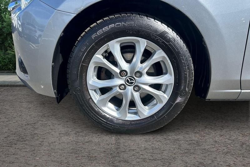 Usado Mazda 2 90 HP (66 kW) 2015 Prateado Citadino