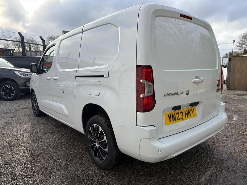 Begagnad Fiat Doblò S 2023 Vit Minibuss