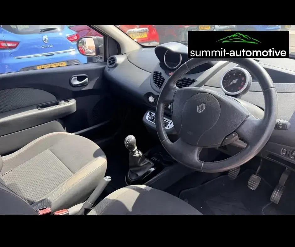 Used Renault Twingo Dynamique 75 HP (55 kW) 2013 Silver Hatchback