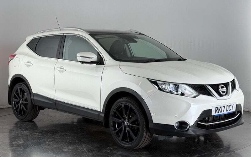 White Used 2016 Nissan Qashqai Tekna SUV | £13,450 (Fair price) - Image 1/3