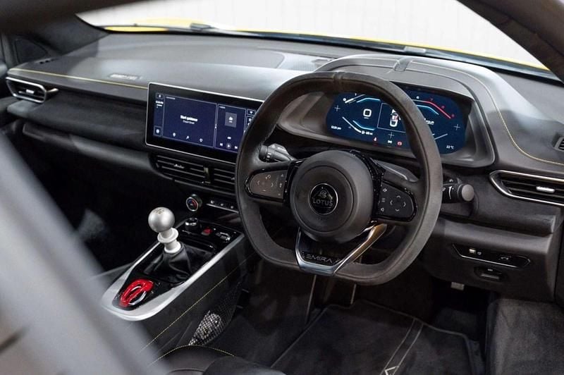 Used Lotus Emira 404 HP (297 kW) 2022 Yellow Coupe