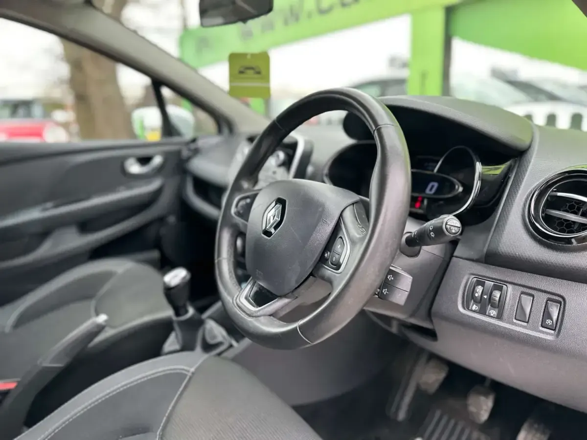 Usado Renault Clio IV Play 75 HP (55 kW) 2019 Branco Citadino