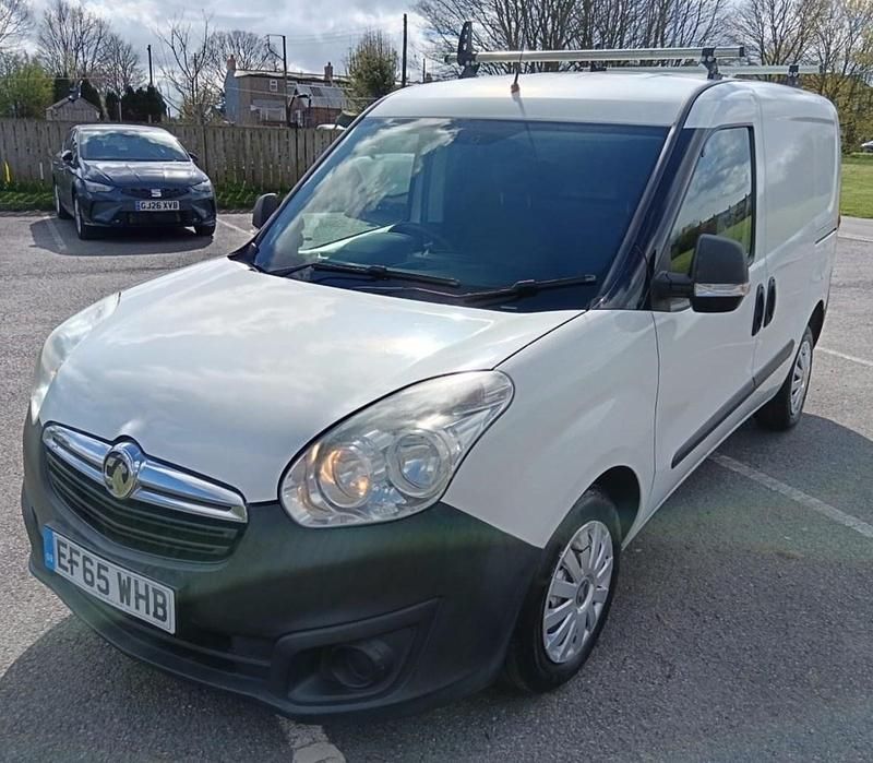 Second-hand Vauxhall Combo 90 CP (66 kW) 2015 Alb Monovolum