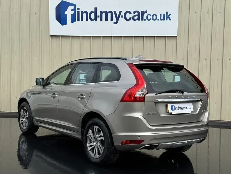 Usado Volvo XC60 SE 181 CV (133 kW) 2014 Dorado SUV