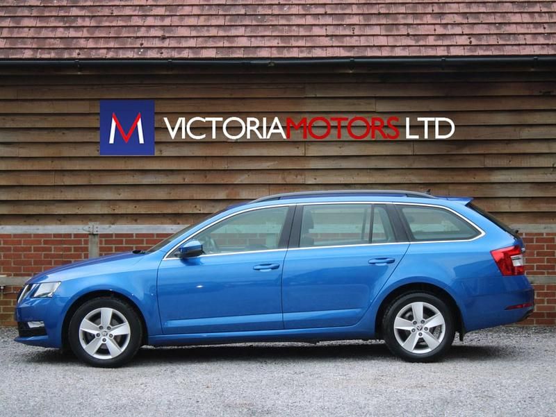 Used Skoda Octavia SE Technology 115 HP (84 kW) 2020 Blue Estate