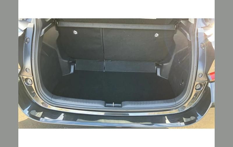 Begagnad Mazda 2 113 HK (83 kW) 2022 Svart Halvkombi