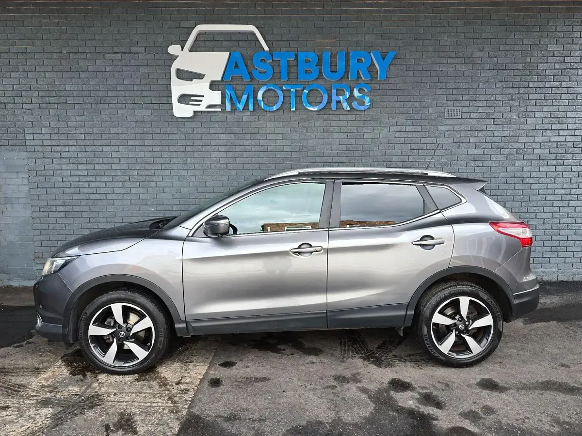 Usado Nissan Qashqai N-TEC 115 HP (84 kW) 2015 Cinzento SUV