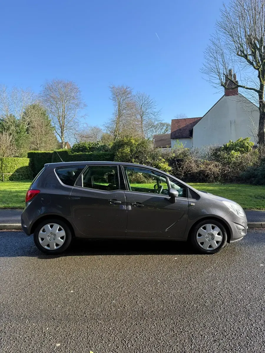 Used Vauxhall Meriva 100 HP (73 kW) 2011 Grey MPV