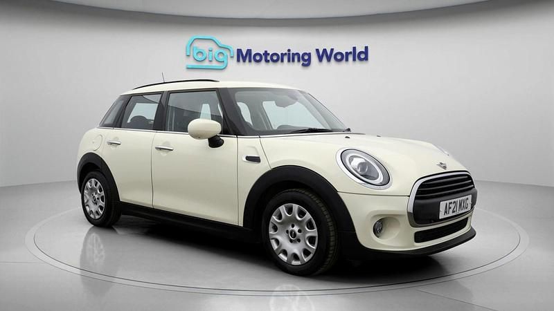 White Used 2020 Mini ONE Classic Hatchback | £11,100 (Good price) - Image 1/4