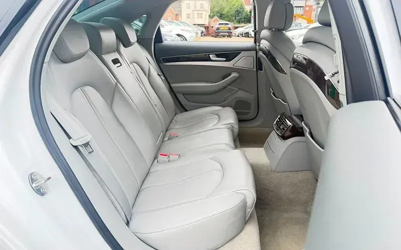Used Audi A8 Advanced 258 HP (189 kW) 2015 White Sedan