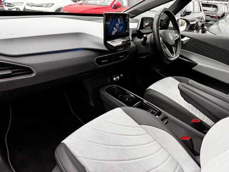 Used VW ID.3 Pro Performance 150 kW (204 HP) 2023 White Hatchback