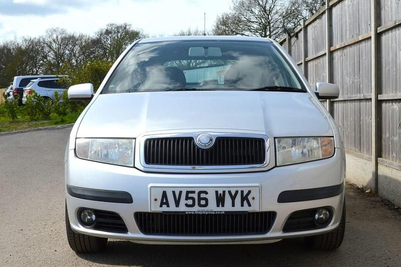 Used Skoda Fabia Ambiente 64 HP (47 kW) 2006 Silver Hatchback