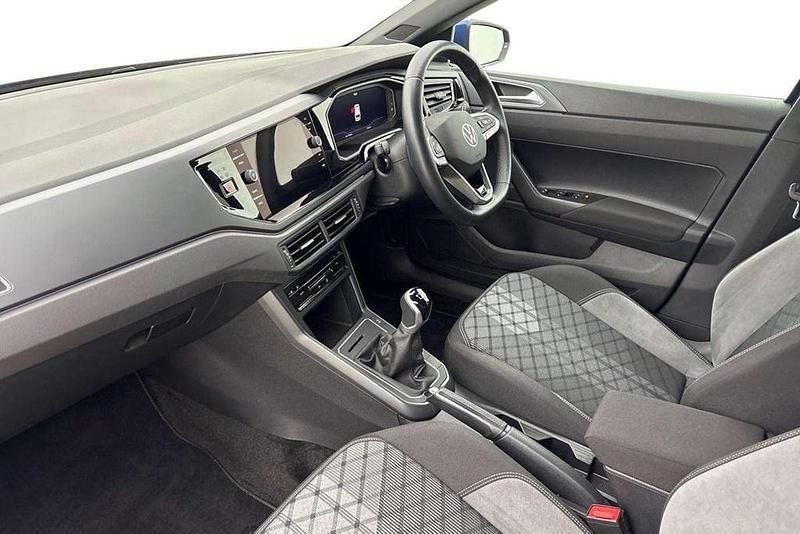 Used VW Polo R-line 95 HP (69 kW) 2023 Blue Hatchback