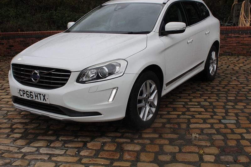 White Used 2016 Volvo XC60 SE Lux SUV | £11,999 (Fair price) - Image 1/4