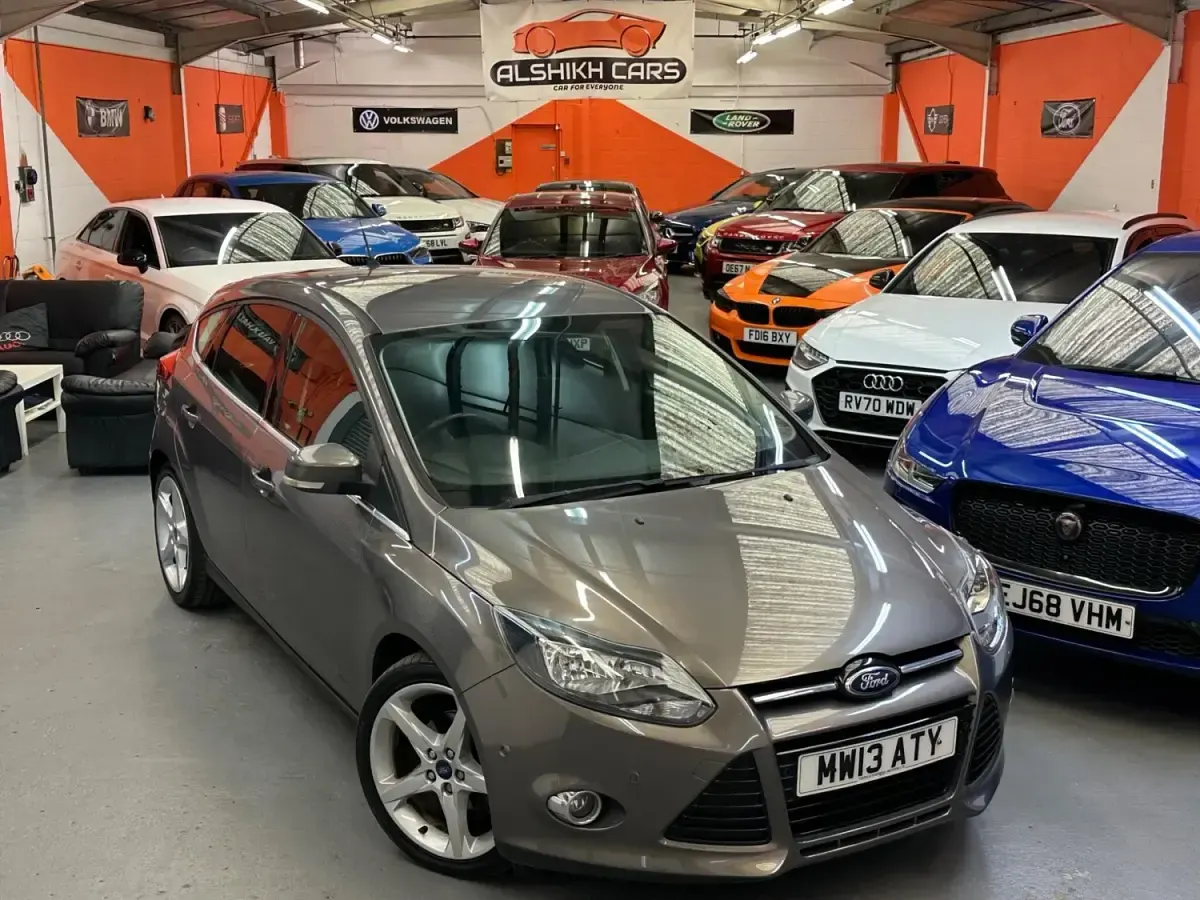 Begagnad Ford Focus Titanium 115 HK (84 kW) 2013 Brun Halvkombi