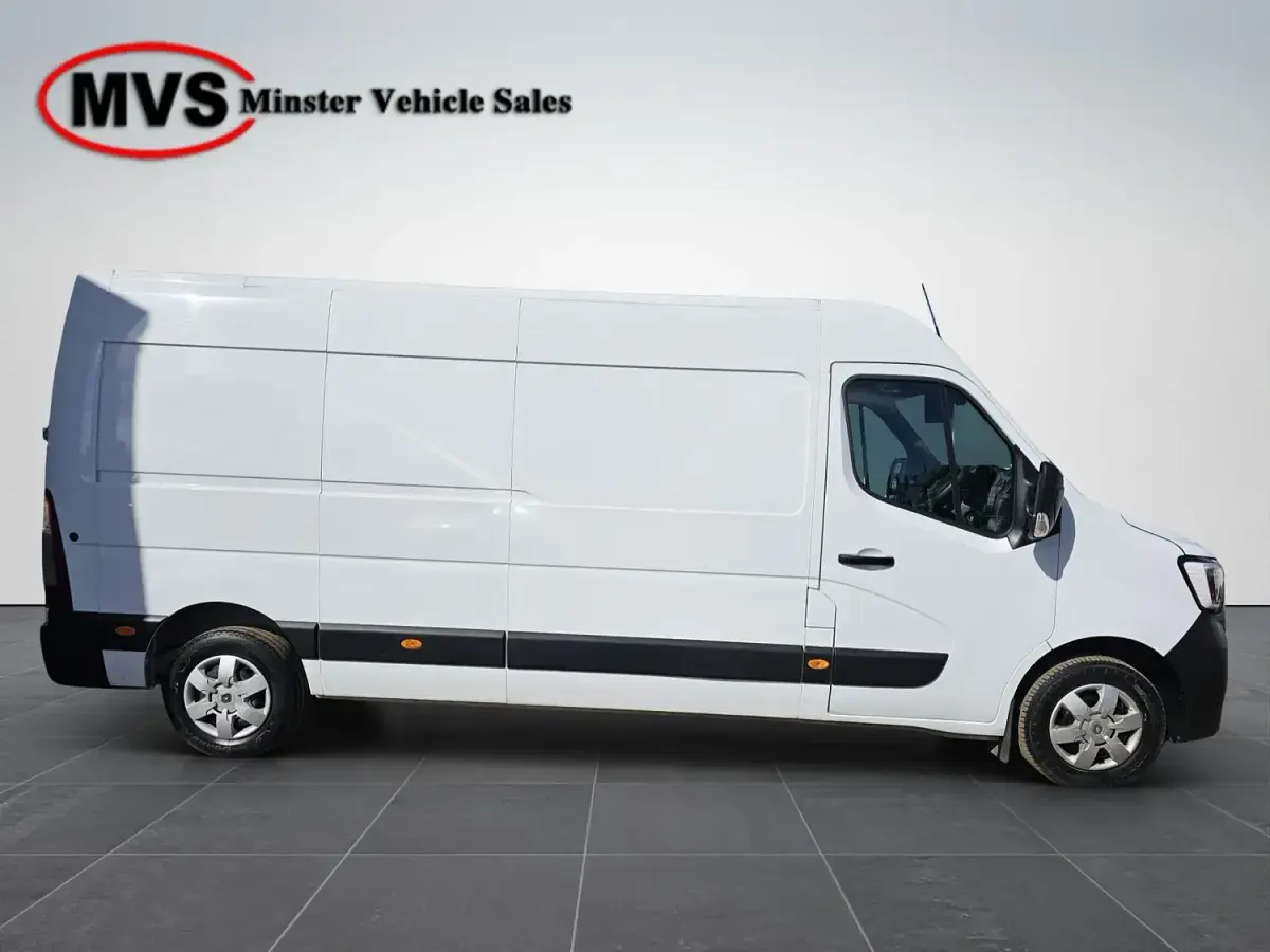 Used Renault Master Business 2023 White MPV