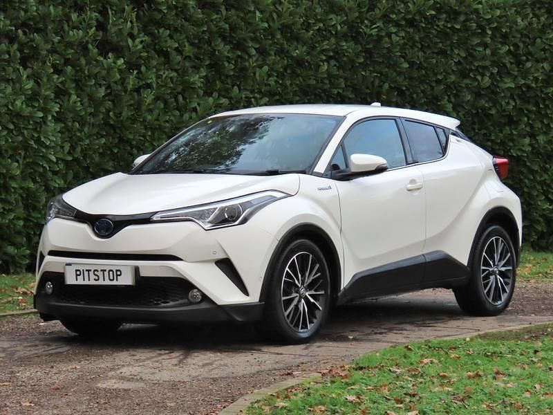 Used Toyota C-HR 122 HP (89 kW) 2017 White SUV